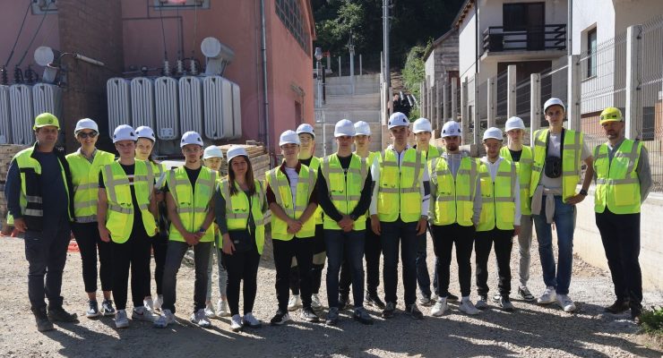 Srednjoškolci na praksi u Elnos Grupi