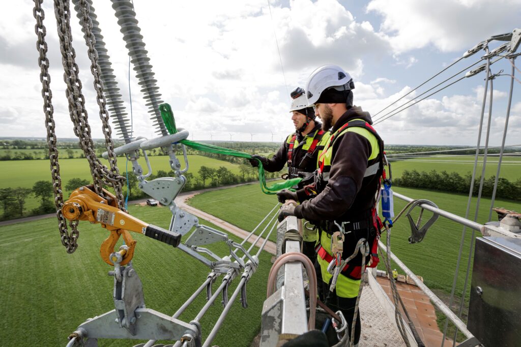 We are hiring electrical fitters (ELNOS Romania)